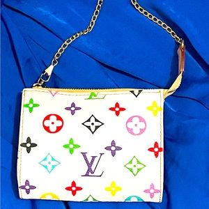 Adorable Louis Vuitton wristlet